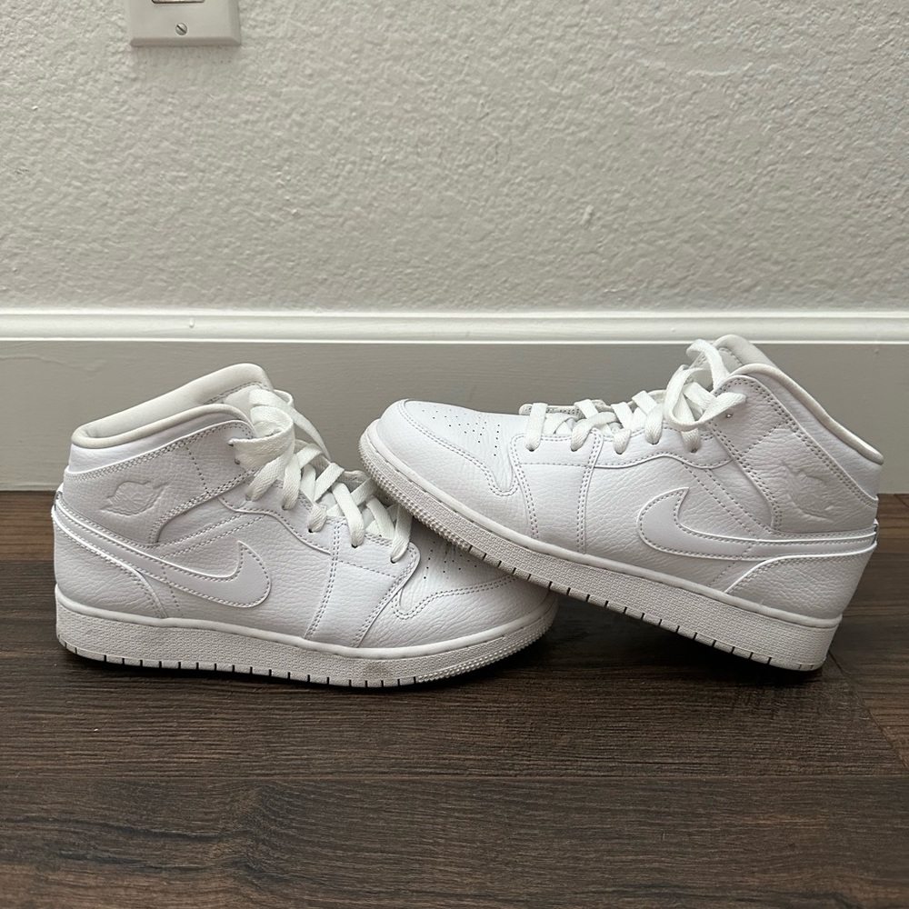 Air Jordan | Retro 1 Mid “Triple White”